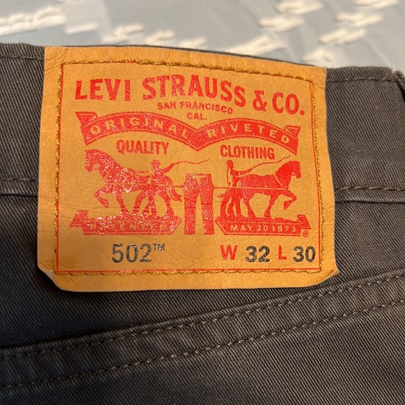 Men’s Levis 502s. A dark grey color.  New never worn - Picture 2 of 6
